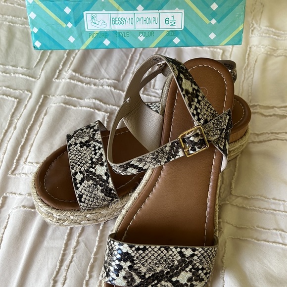 Python print platform sandals - Picture 3 of 3